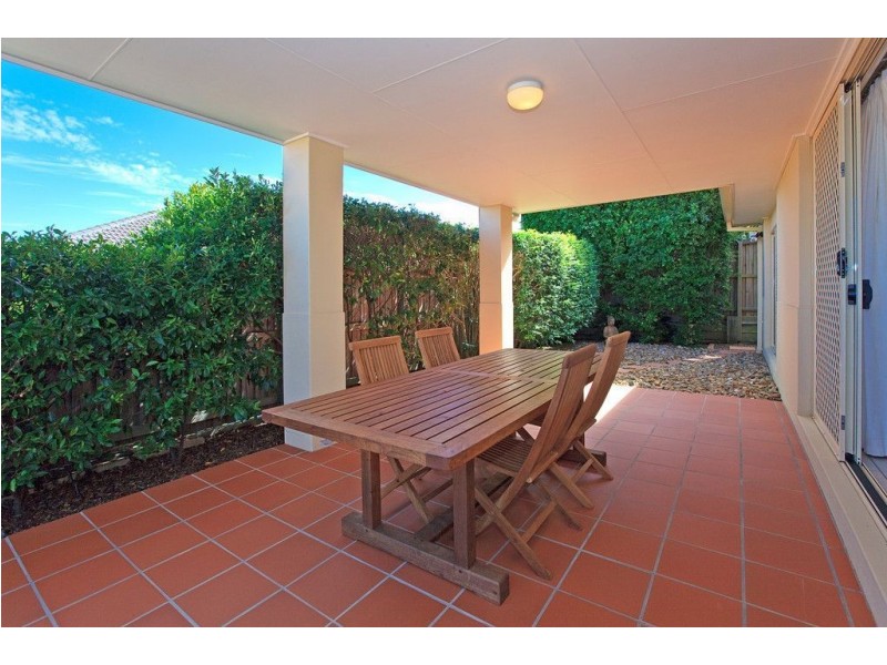 37 Flame Tree Crescent, Carindale QLD 4152
