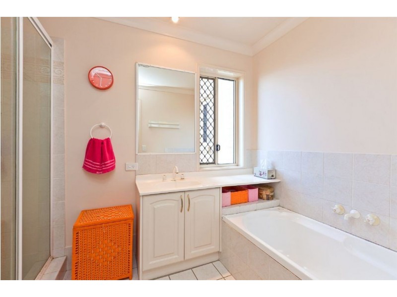 27 Grandview Place, Carindale QLD 4152