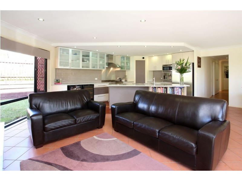 28 Aspen Street, Carindale QLD 4152