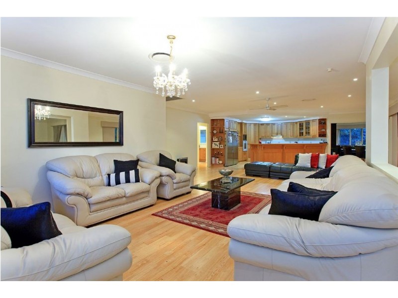 16 Currumbin Place, Carindale QLD 4152