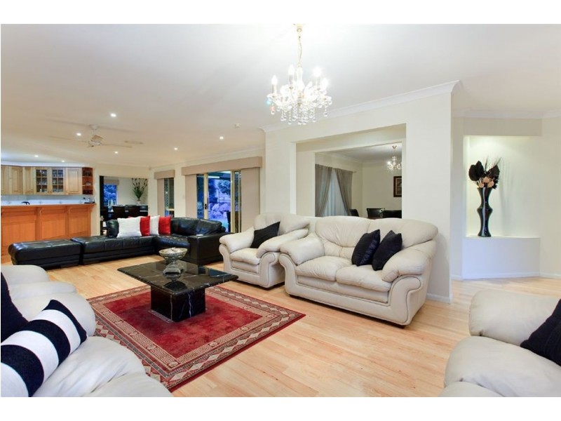 16 Currumbin Place, Carindale QLD 4152