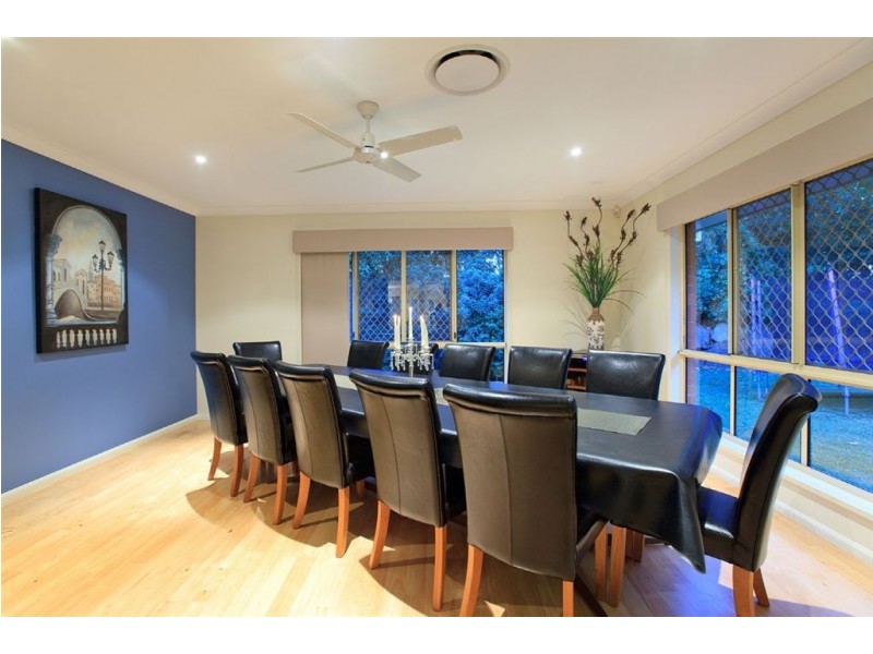 16 Currumbin Place, Carindale QLD 4152