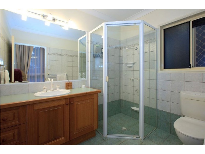 16 Currumbin Place, Carindale QLD 4152