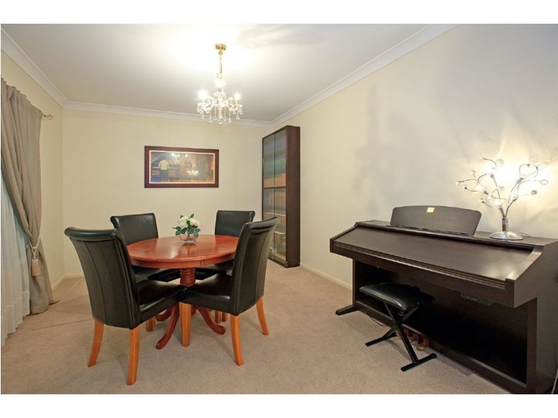 16 Currumbin Place, Carindale QLD 4152