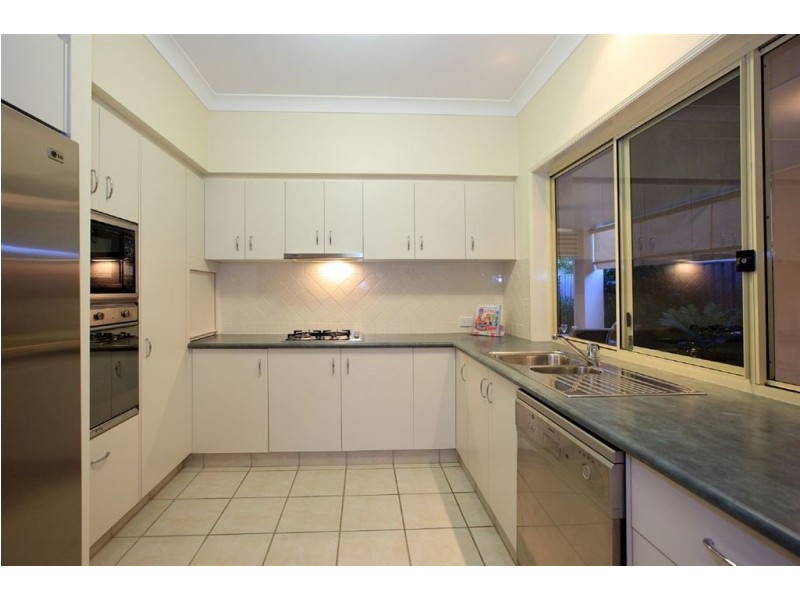 45 Flame Tree Crescent, Carindale QLD 4152