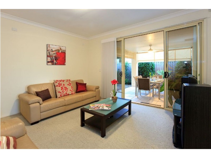 45 Flame Tree Crescent, Carindale QLD 4152