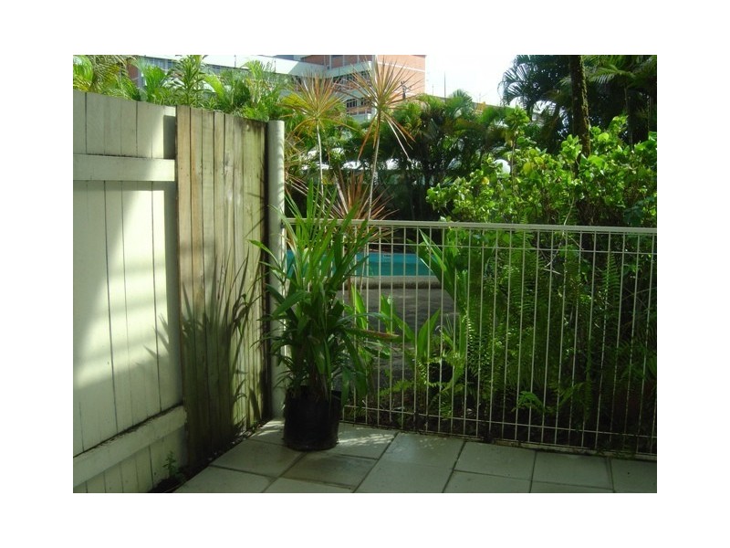 3/221 Lake Street, Cairns QLD 4870
