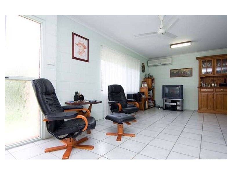 2 Karen Close, Woree QLD 4868