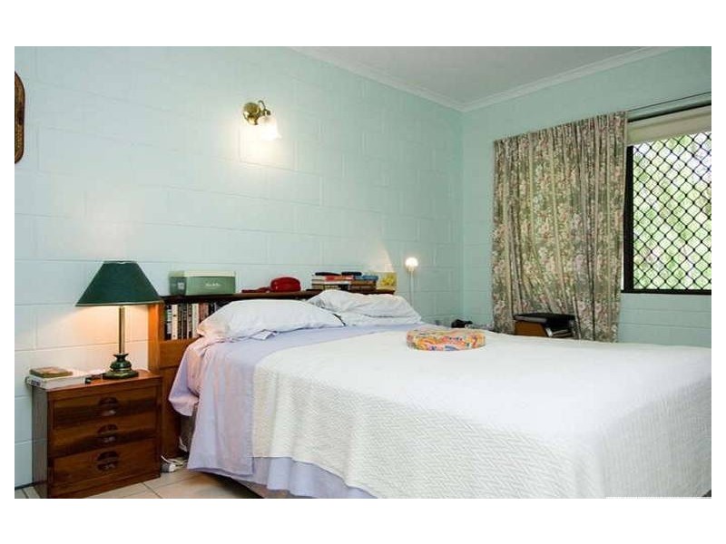 2 Karen Close, Woree QLD 4868