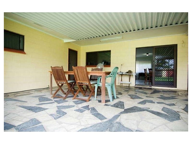 2 Karen Close, Woree QLD 4868