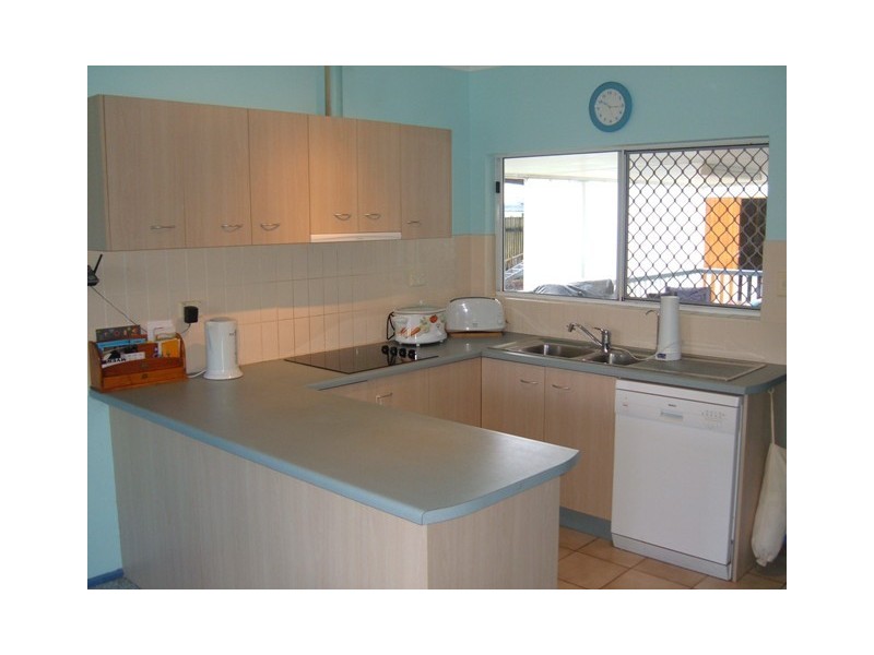 4 Jadana Close, Mooroobool QLD 4870