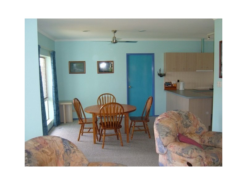 4 Jadana Close, Mooroobool QLD 4870