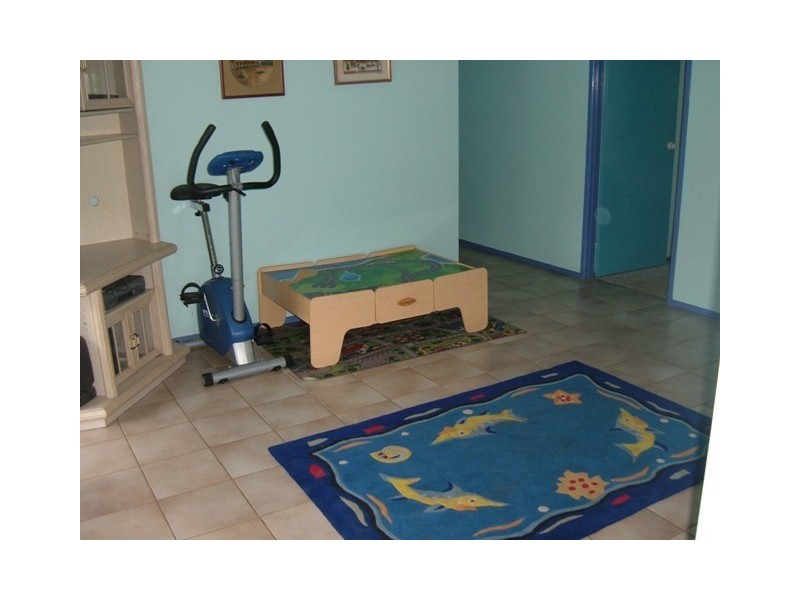 4 Jadana Close, Mooroobool QLD 4870