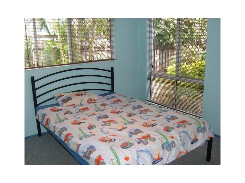 4 Jadana Close, Mooroobool QLD 4870