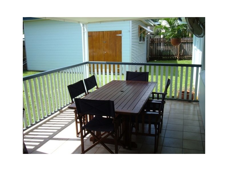 4 Jadana Close, Mooroobool QLD 4870