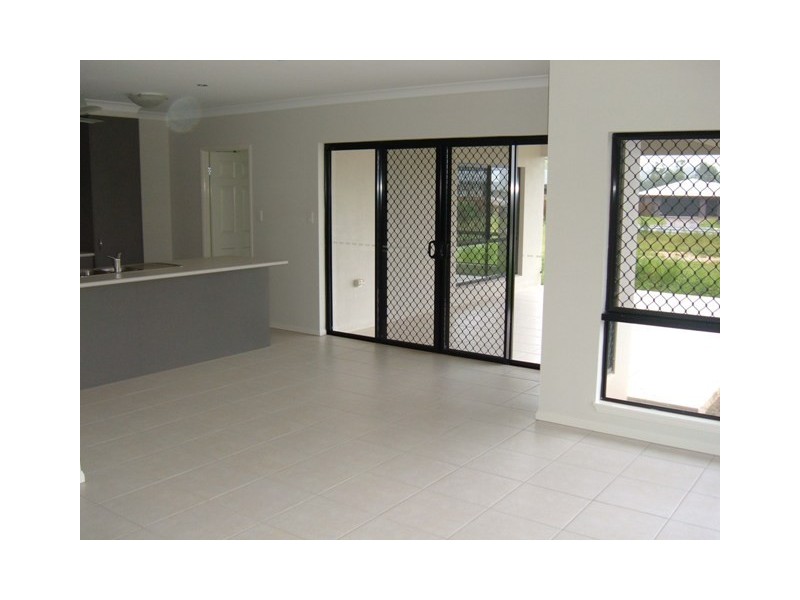 14 Bundey Street, Bentley Park QLD 4869