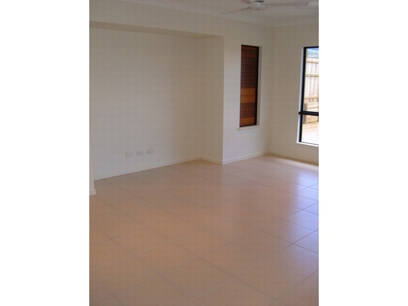 3 Powlett Close, Bentley Park QLD 4869