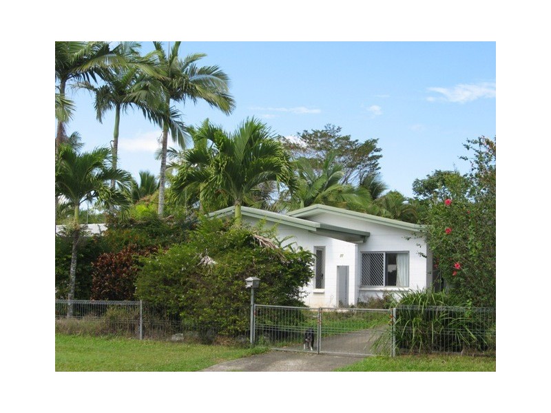 27 Dunbar Street, Mooroobool QLD 4870