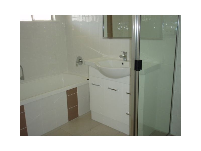 65 Mann Street, Westcourt QLD 4870