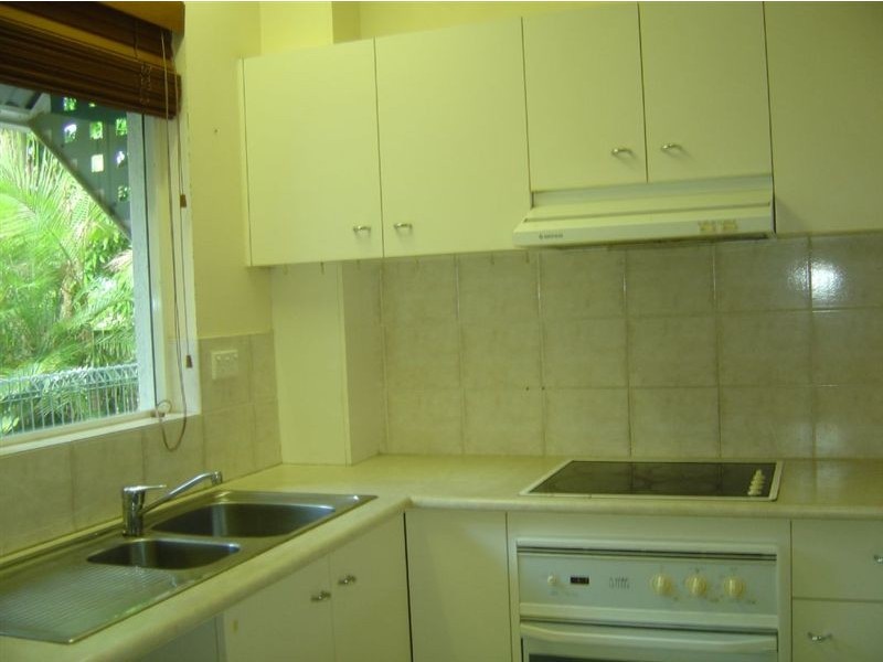3/221 Lake Street, Cairns QLD 4870