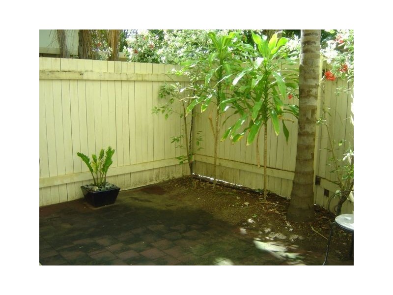 3/221 Lake Street, Cairns QLD 4870