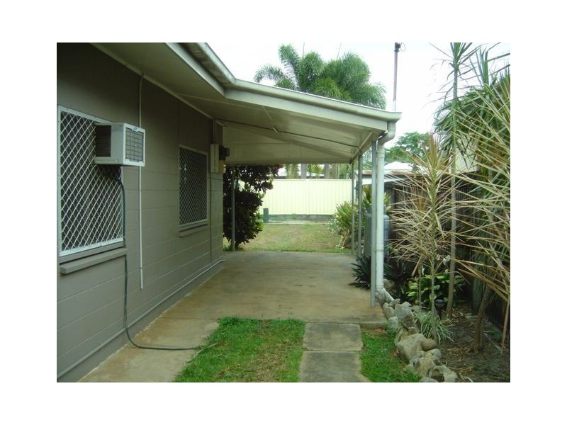 2/233 Buchan Street, Westcourt QLD 4870