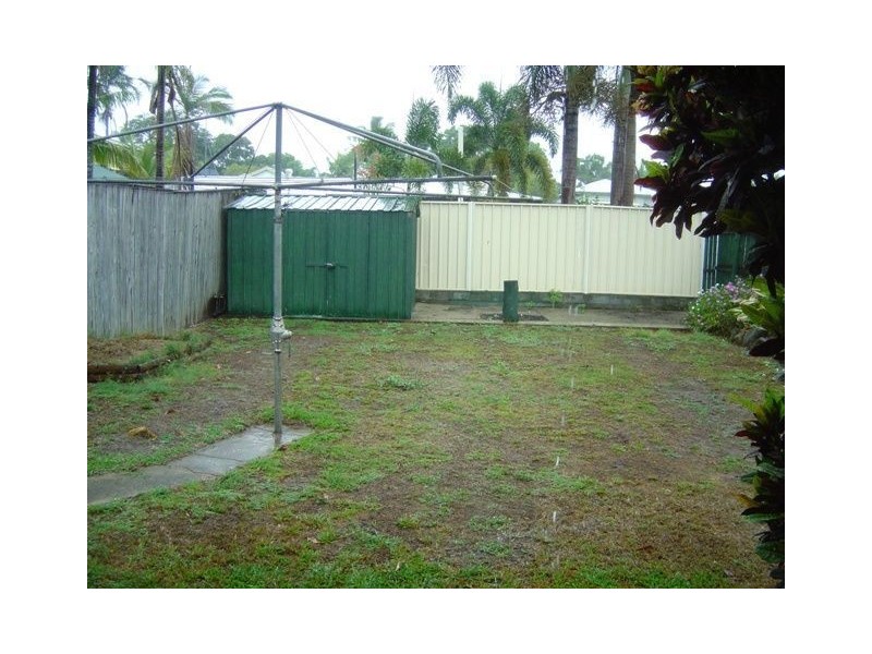 2/233 Buchan Street, Westcourt QLD 4870
