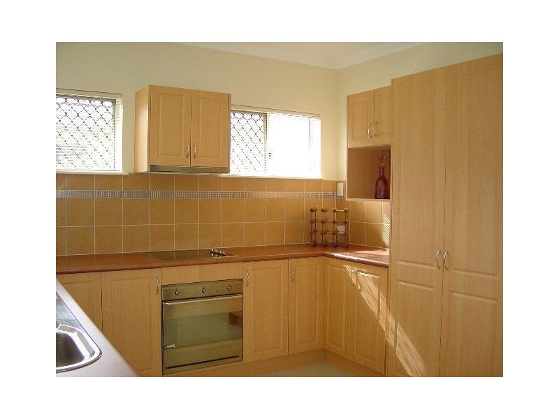 2 Kendall Street, Cairns QLD 4870