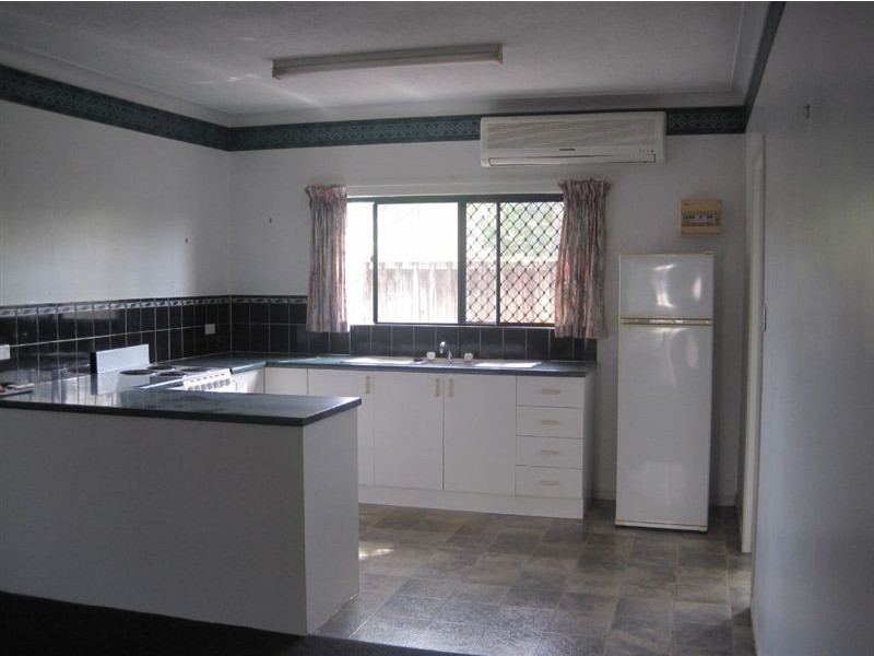 2/7 Ingham Court, Mooroobool QLD 4870