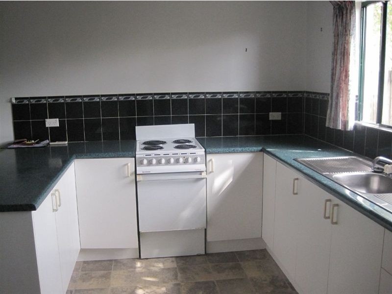 2/7 Ingham Court, Mooroobool QLD 4870