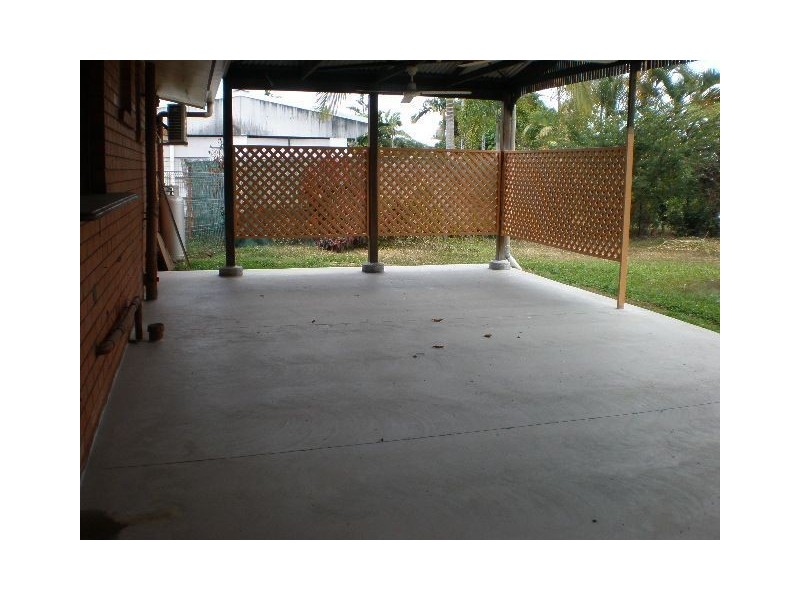 15 Jackson Close, Westcourt QLD 4870