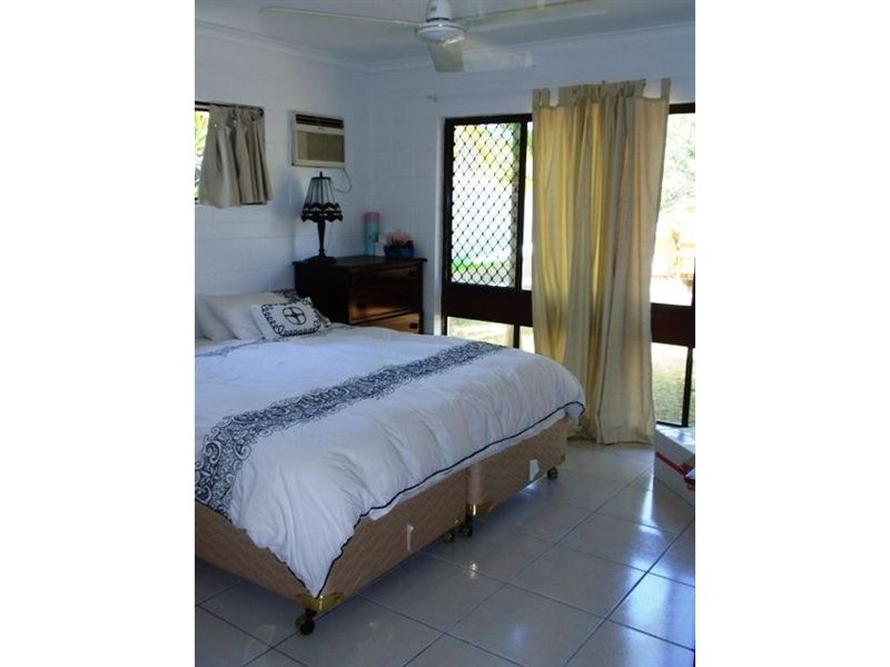 34 Magnolia Street, Holloways Beach QLD 4878