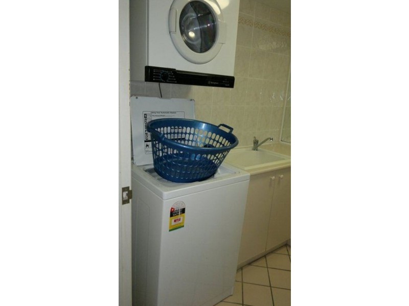 3/221 Lake Street, Cairns QLD 4870