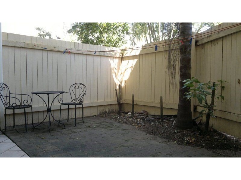 3/221 Lake Street, Cairns QLD 4870