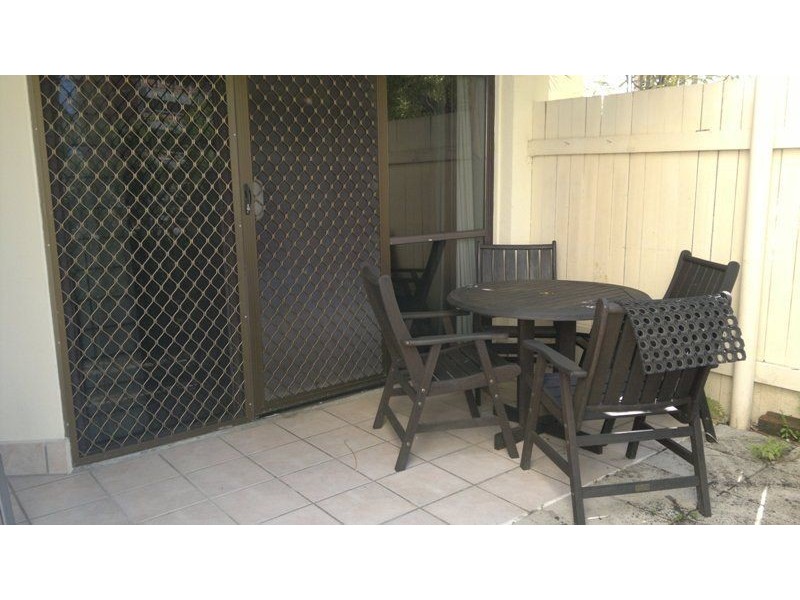 3/221 Lake Street, Cairns QLD 4870