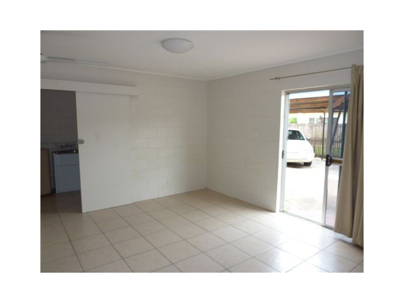 3/7 Sandown, Woree QLD 4868