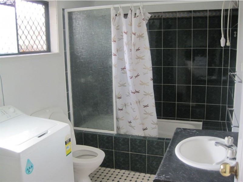 2/7 Ingham Court, Mooroobool QLD 4870