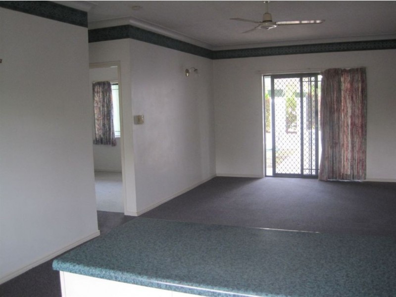 2/7 Ingham Court, Mooroobool QLD 4870