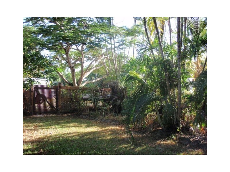 1 Maurice St, Kewarra Beach QLD 4879