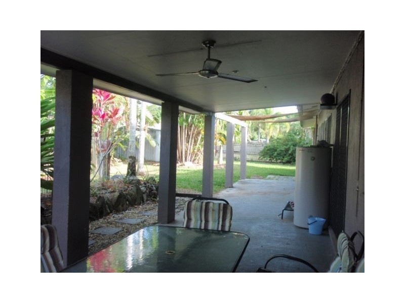 1 Maurice St, Kewarra Beach QLD 4879