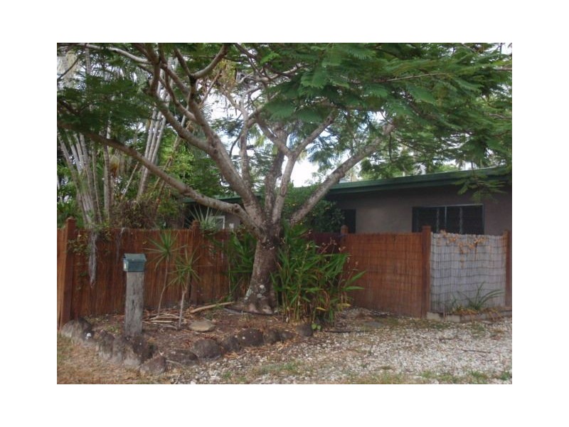 1 Maurice St, Kewarra Beach QLD 4879