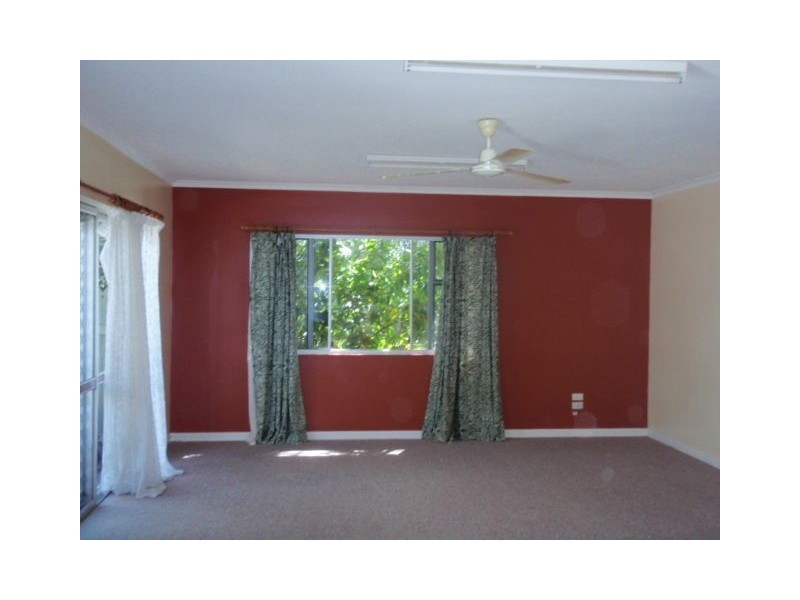5 Smart Street, Mooroobool QLD 4870