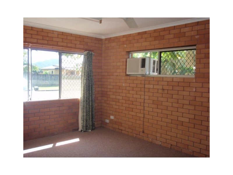 5 Smart Street, Mooroobool QLD 4870