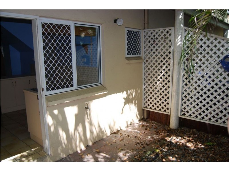 2/33 Fairweather Street, Yorkeys Knob QLD 4878