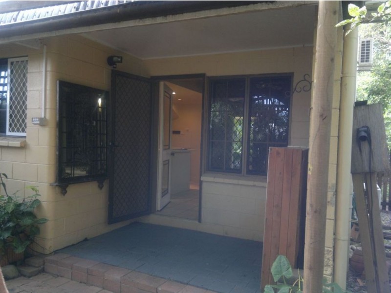 1/404 McCoombe, Mooroobool QLD 4870