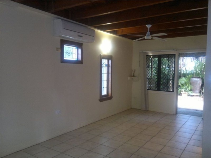 1/404 McCoombe, Mooroobool QLD 4870