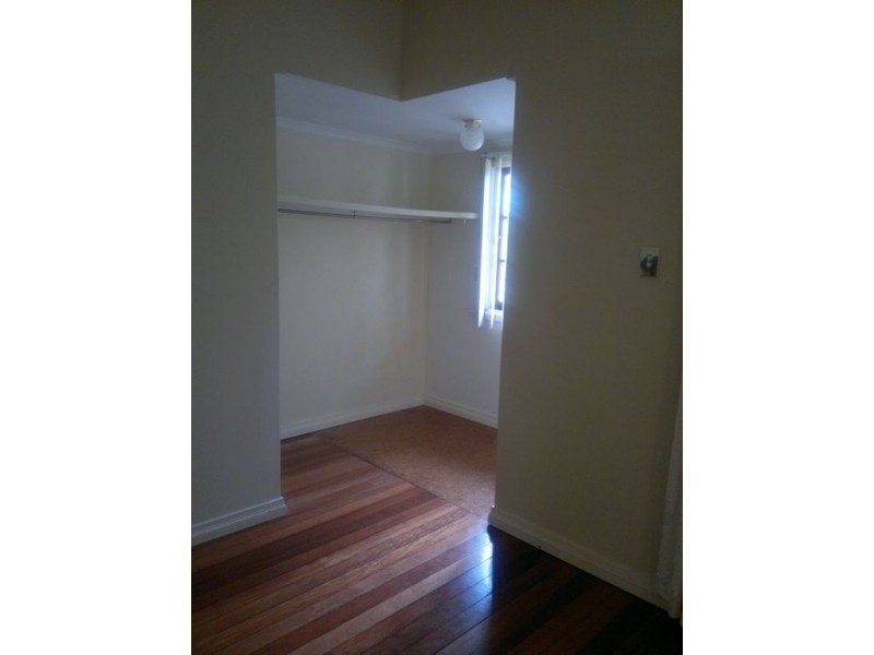1/404 McCoombe, Mooroobool QLD 4870