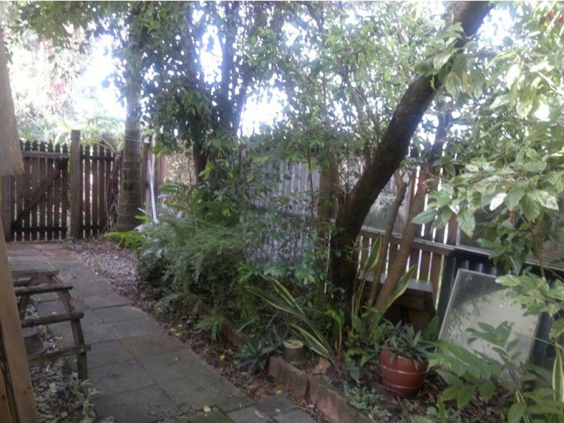 1/404 McCoombe, Mooroobool QLD 4870