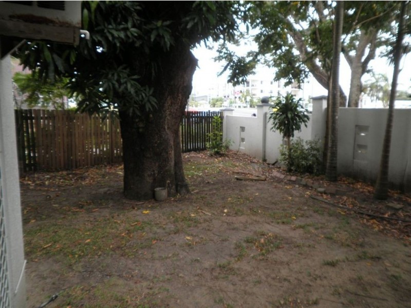 1/34 Minnie Street, Cairns North QLD 4870