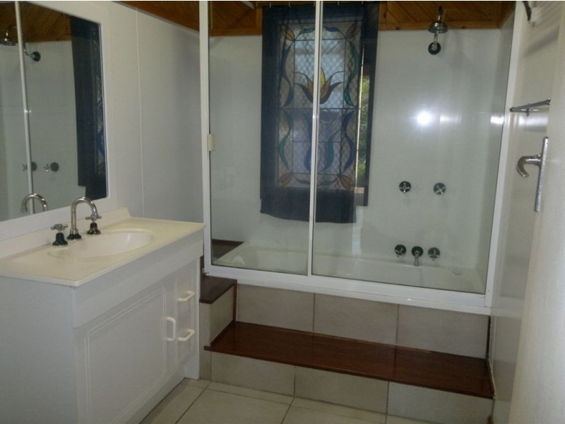 55 Upper Perkins, Manoora QLD 4870